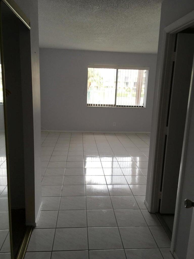 THE TENNIS CLUB OF PALM B - Residential Lease