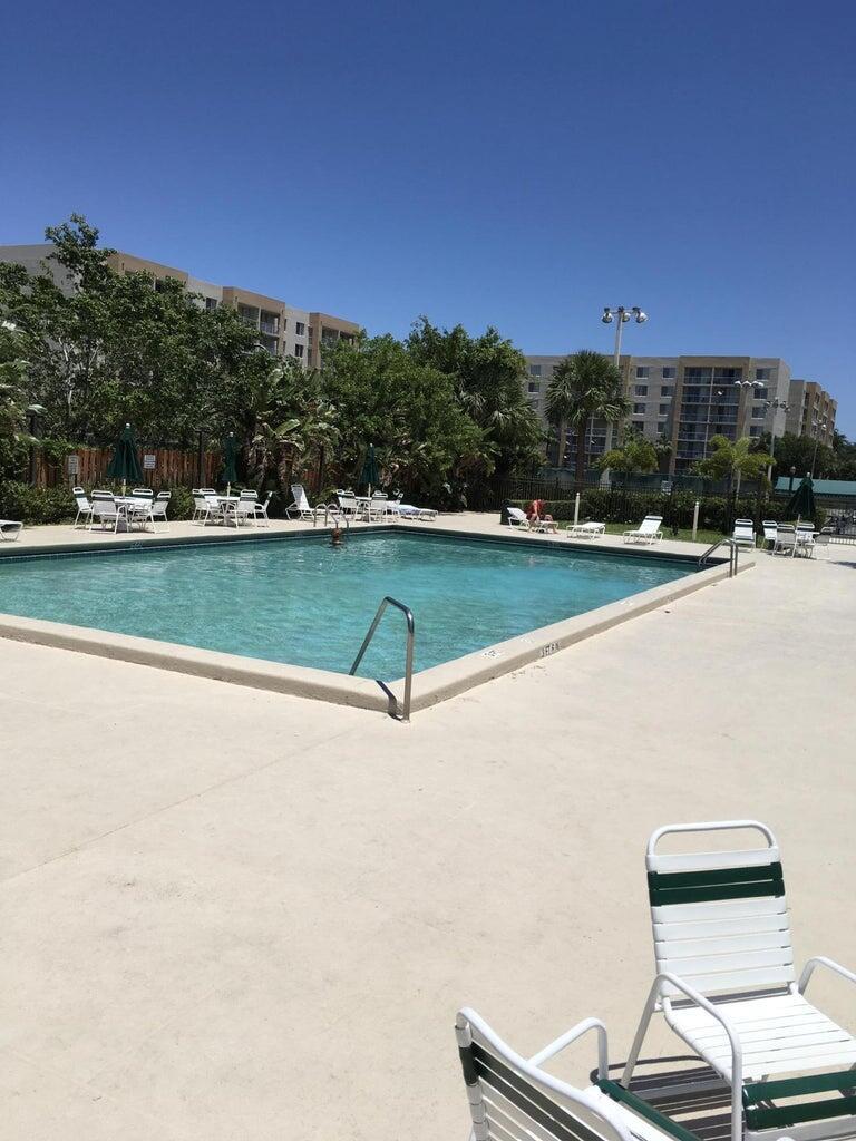 THE TENNIS CLUB OF PALM B - Residential Lease