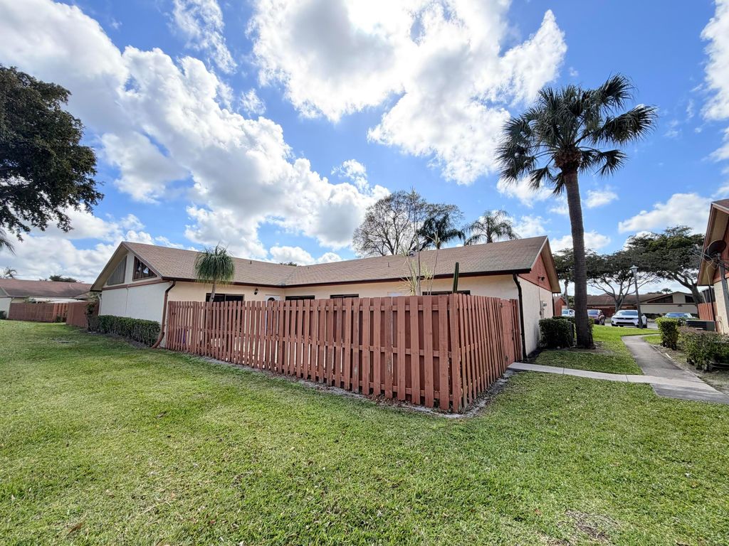 Photo of 1040 Summit Place Circle #B, West Palm Beach, FL 33415 (MLS # R11158896)