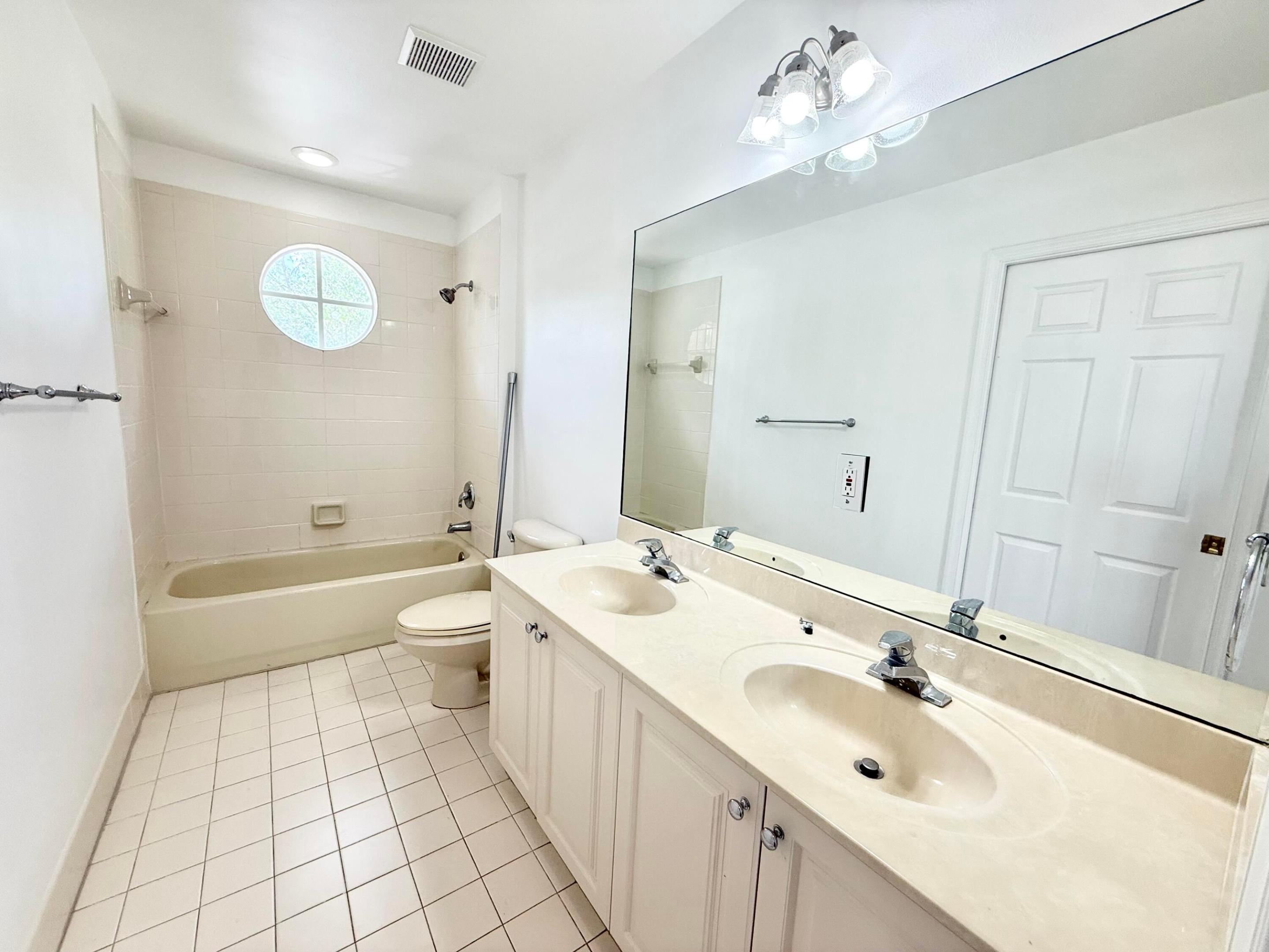 SATURNIA / CAPELLA 2 - Residential Lease