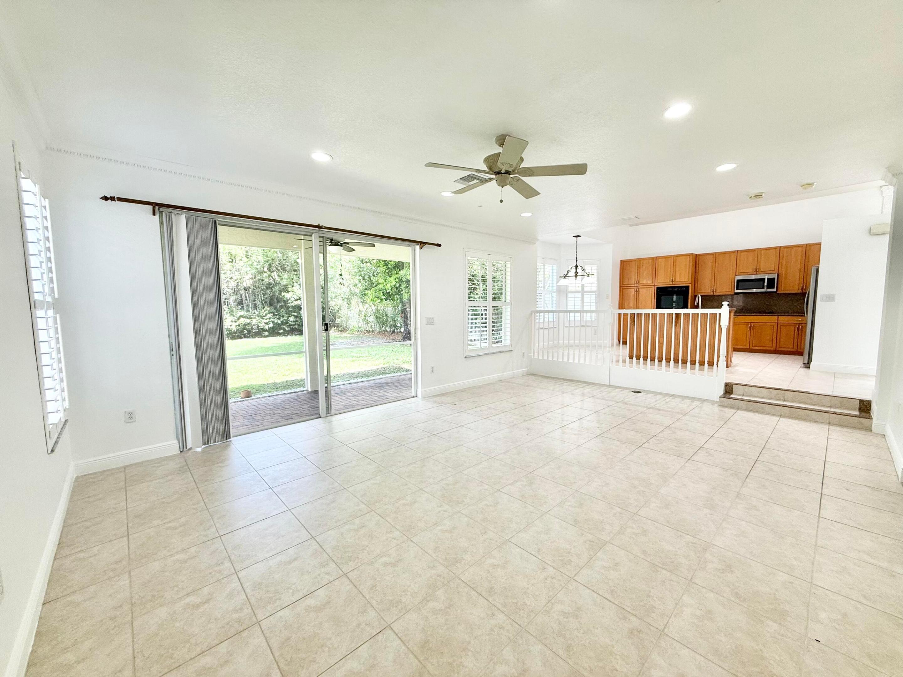 SATURNIA / CAPELLA 2 - Residential Lease