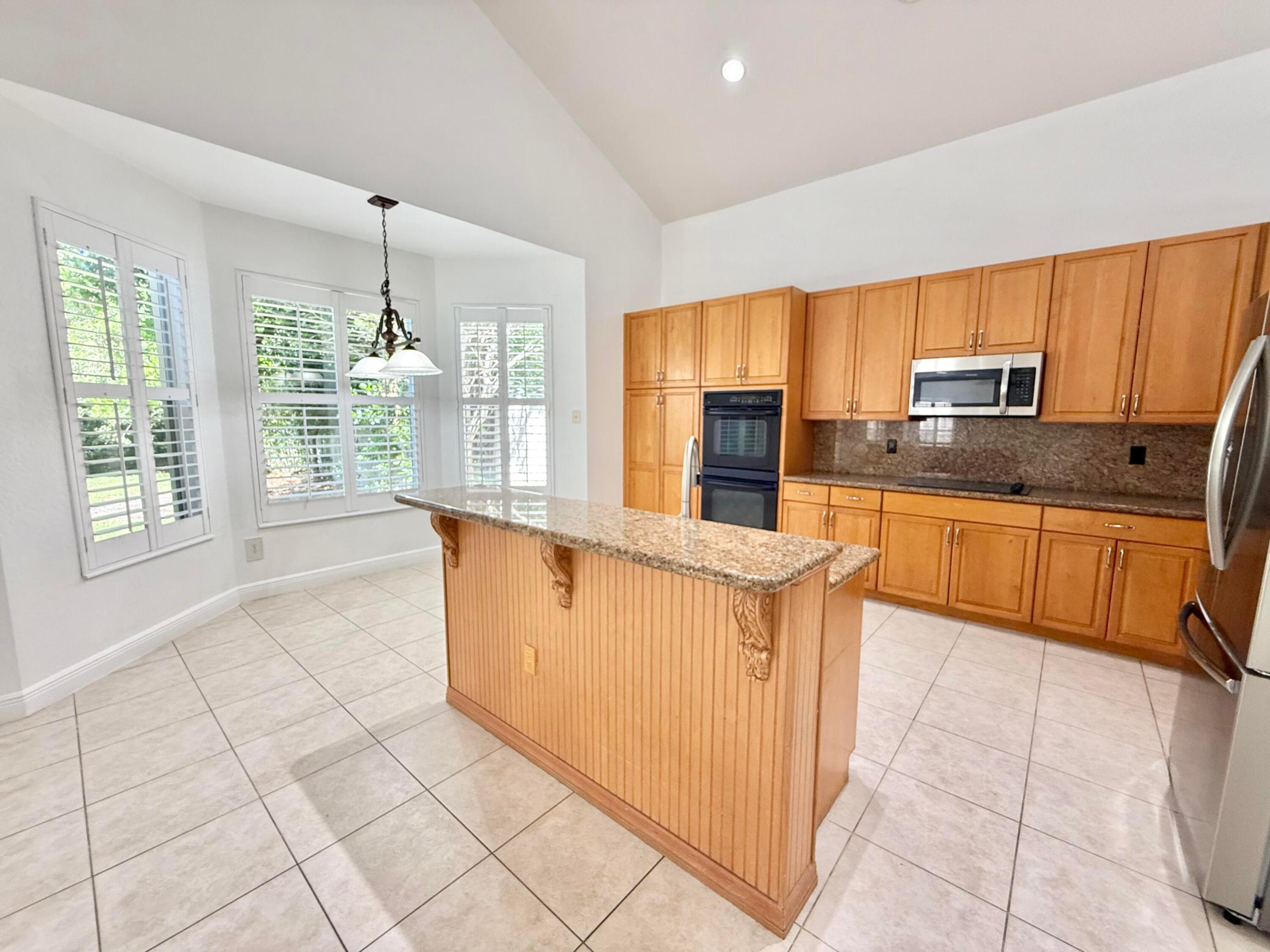 SATURNIA / CAPELLA 2 - Residential Lease