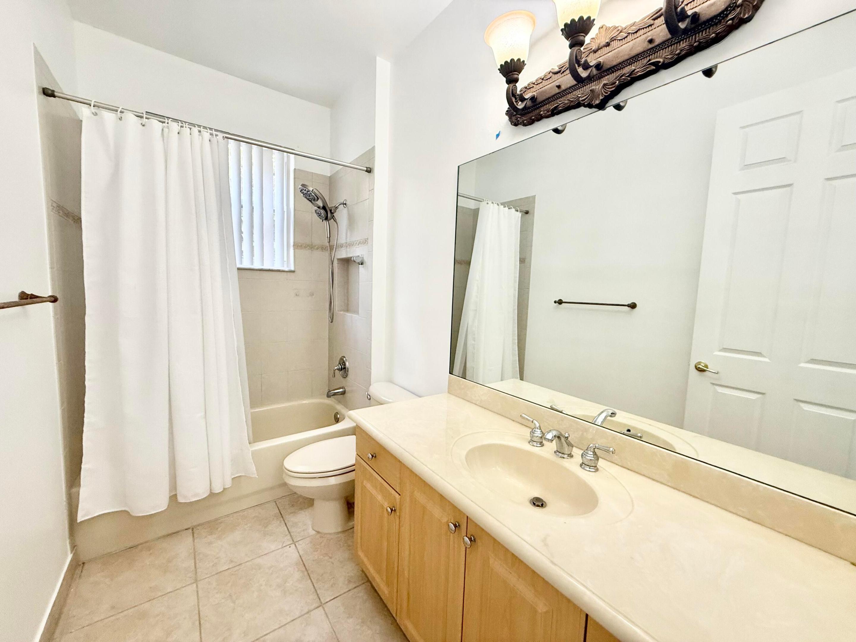 SATURNIA / CAPELLA 2 - Residential Lease