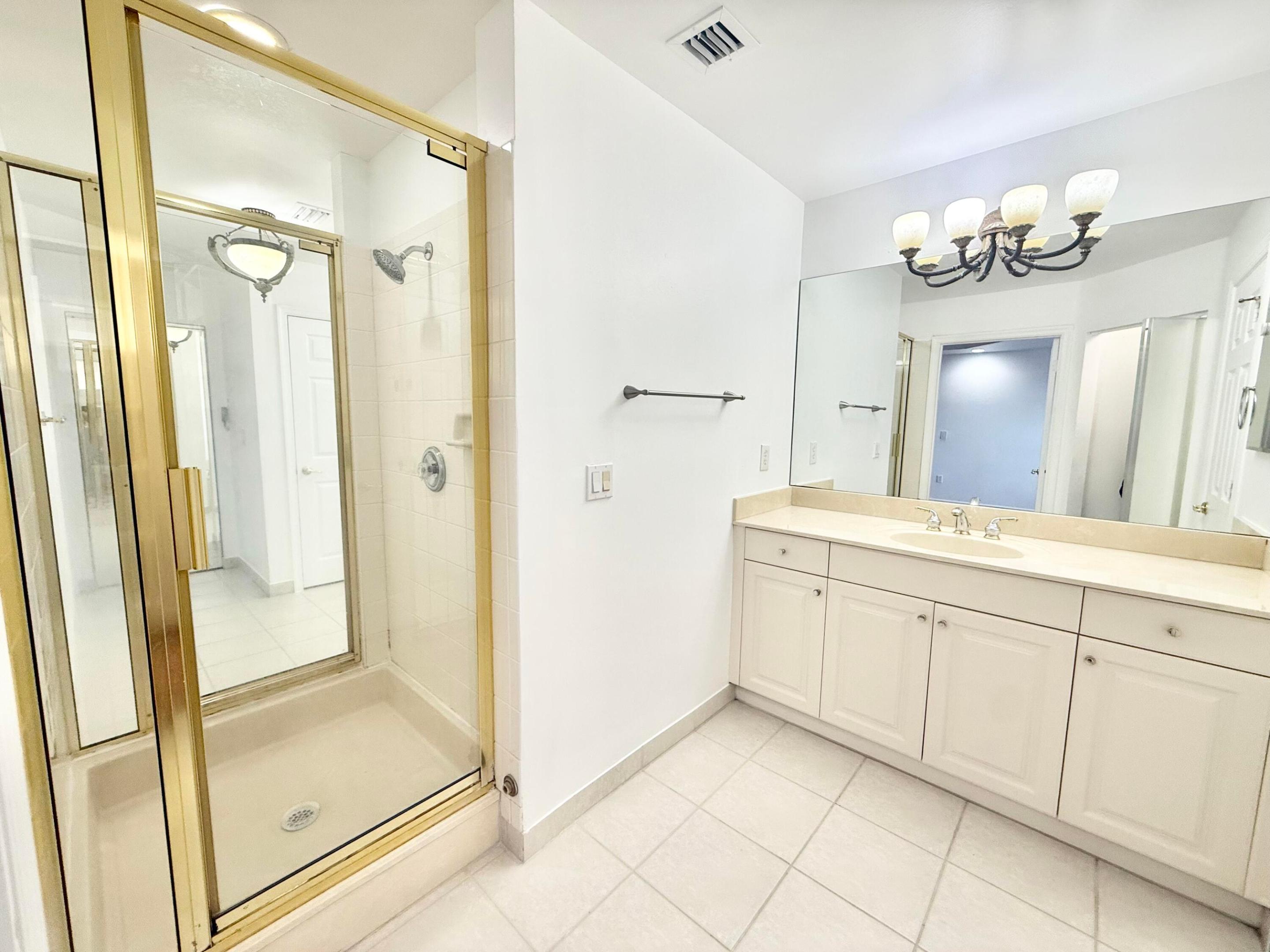 SATURNIA / CAPELLA 2 - Residential Lease