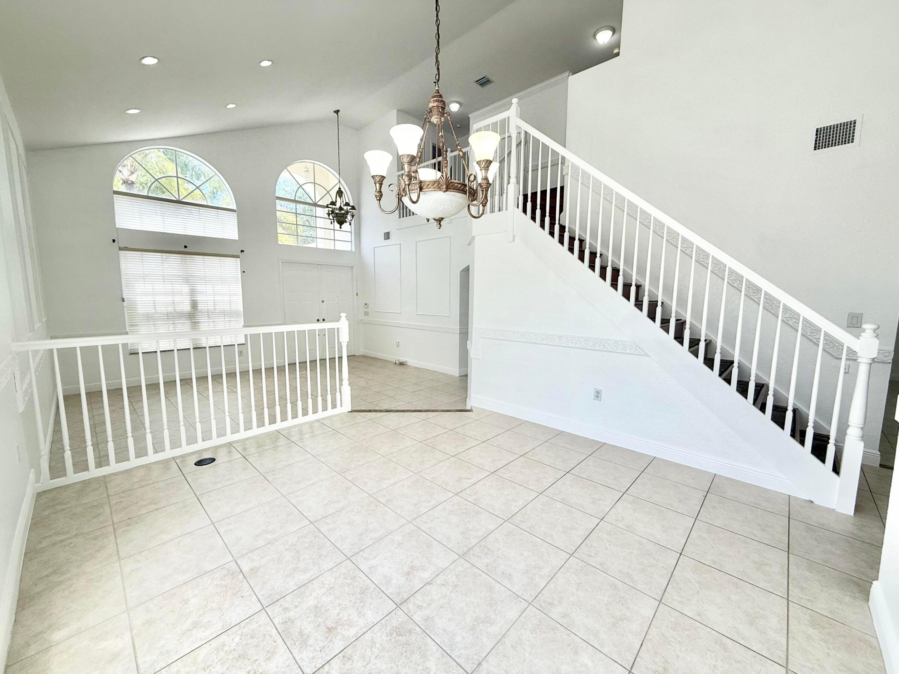 SATURNIA / CAPELLA 2 - Residential Lease