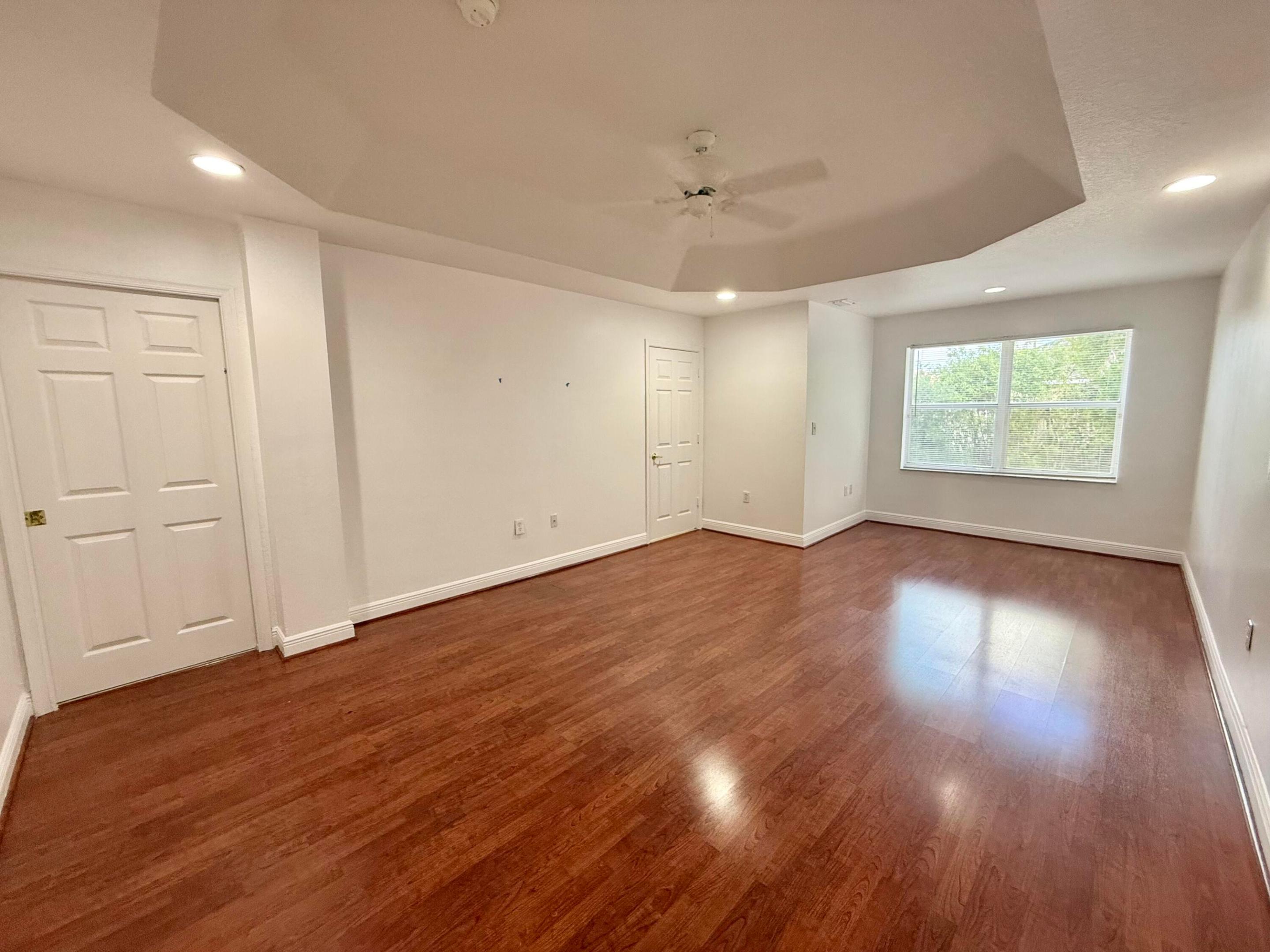 SATURNIA / CAPELLA 2 - Residential Lease