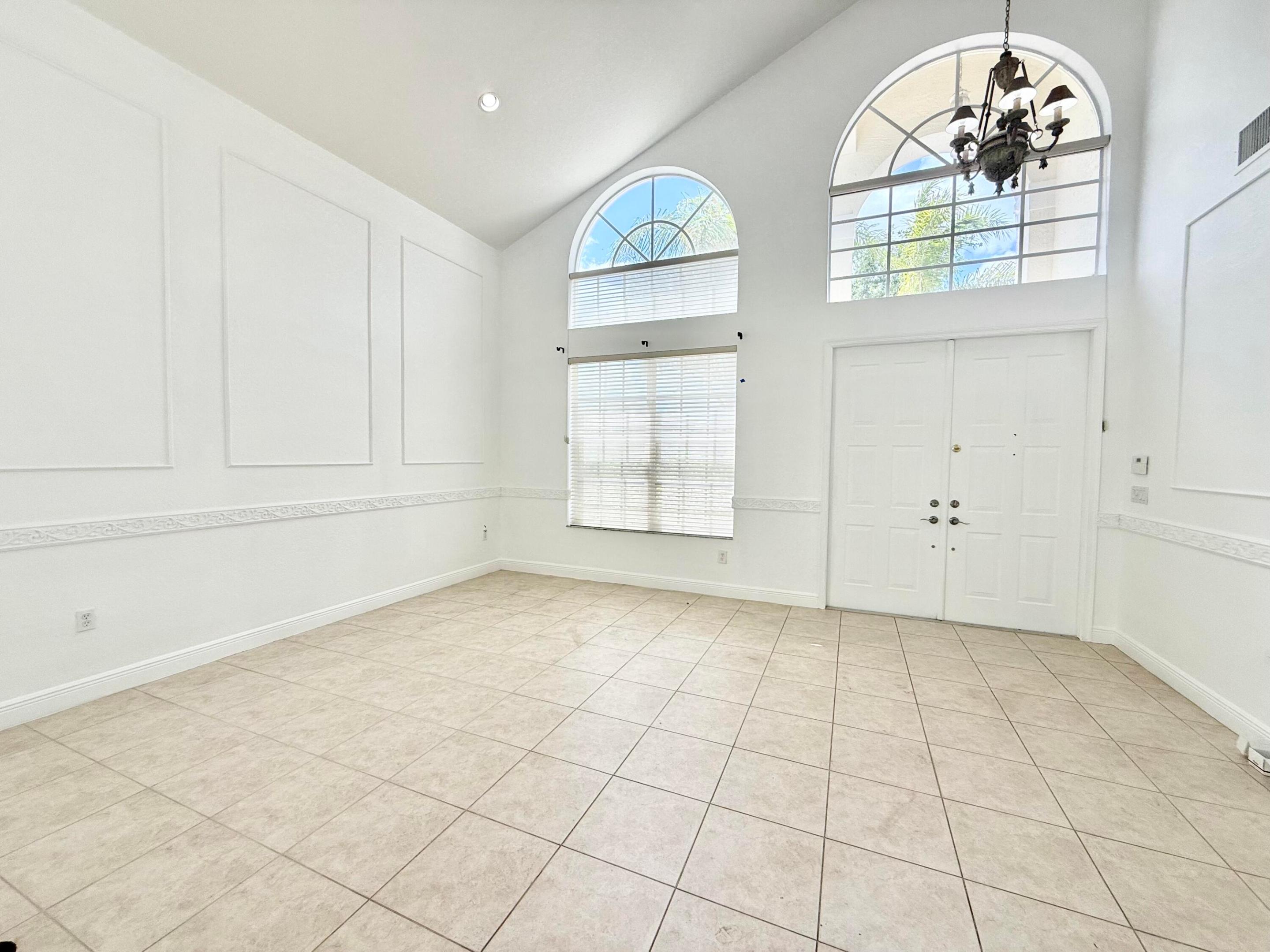 SATURNIA / CAPELLA 2 - Residential Lease