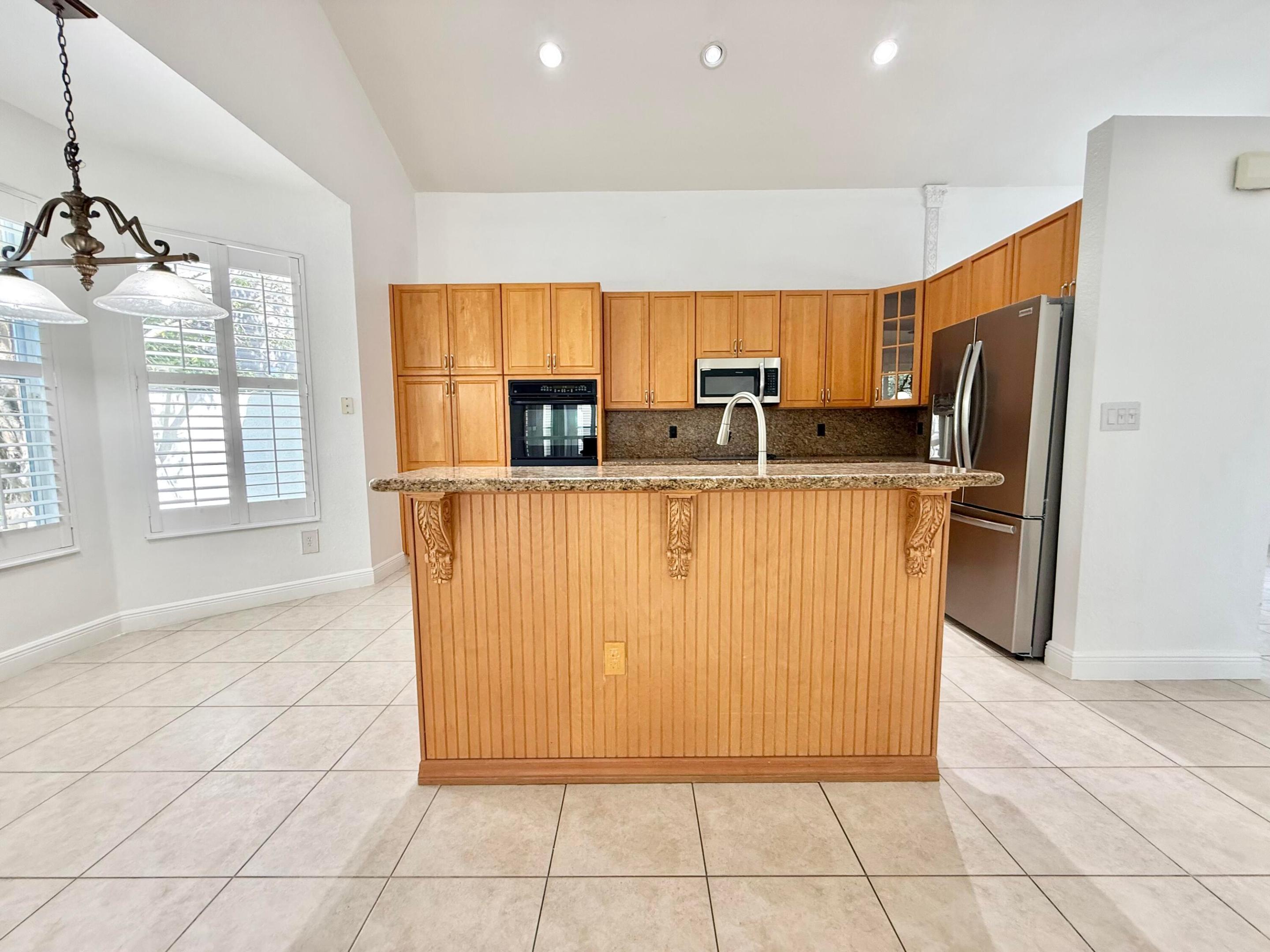 SATURNIA / CAPELLA 2 - Residential Lease