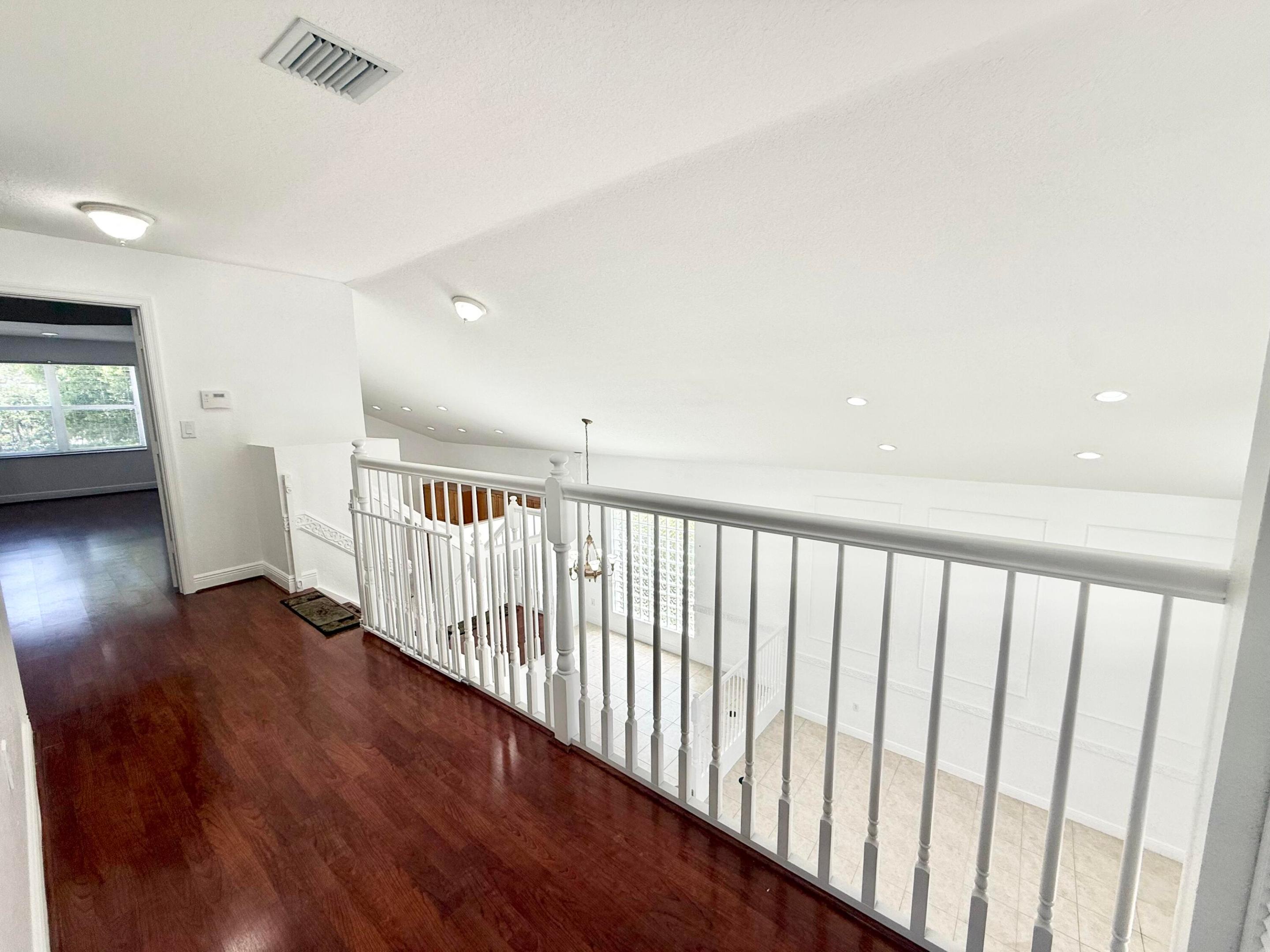 SATURNIA / CAPELLA 2 - Residential Lease