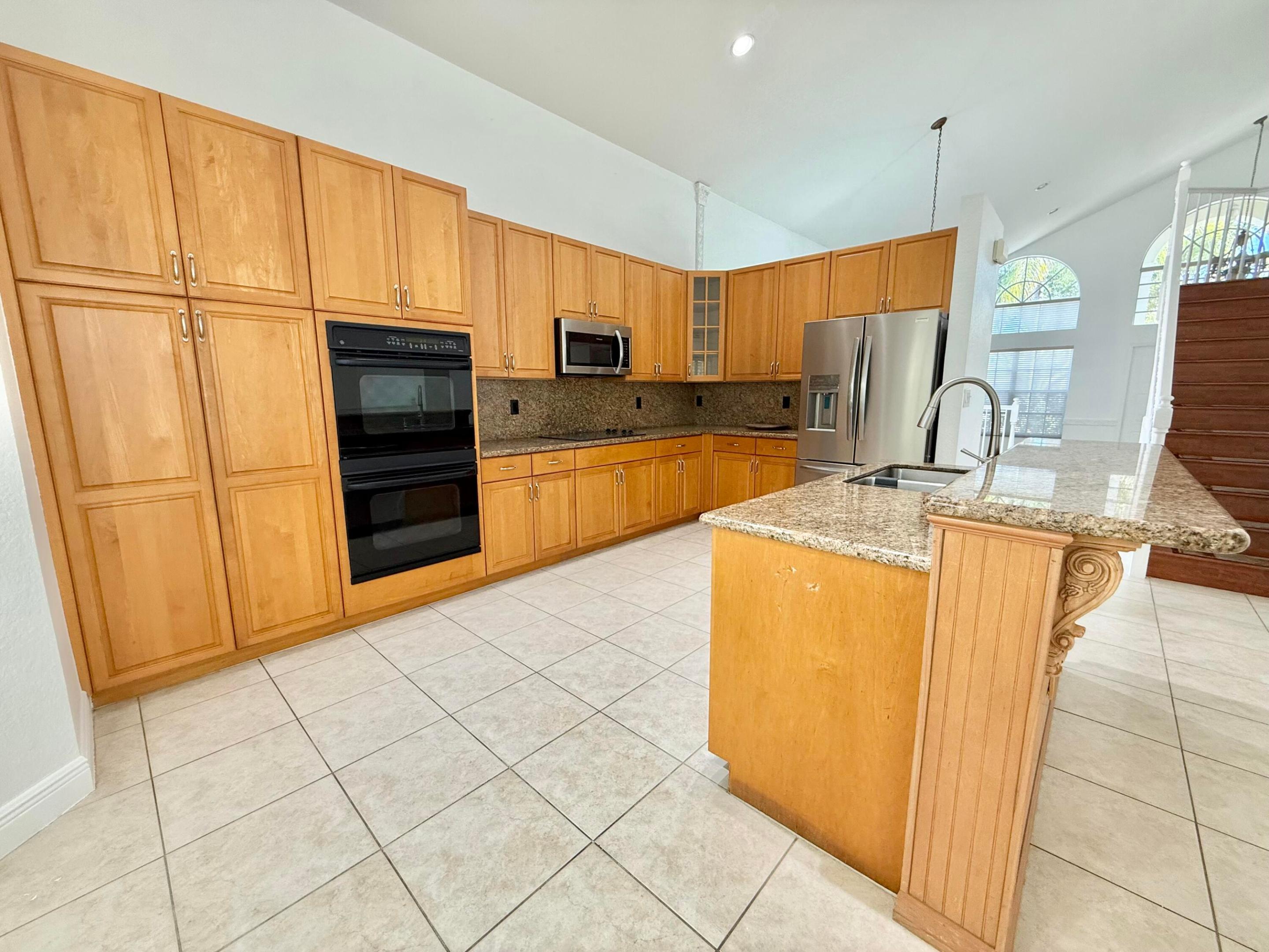 SATURNIA / CAPELLA 2 - Residential Lease