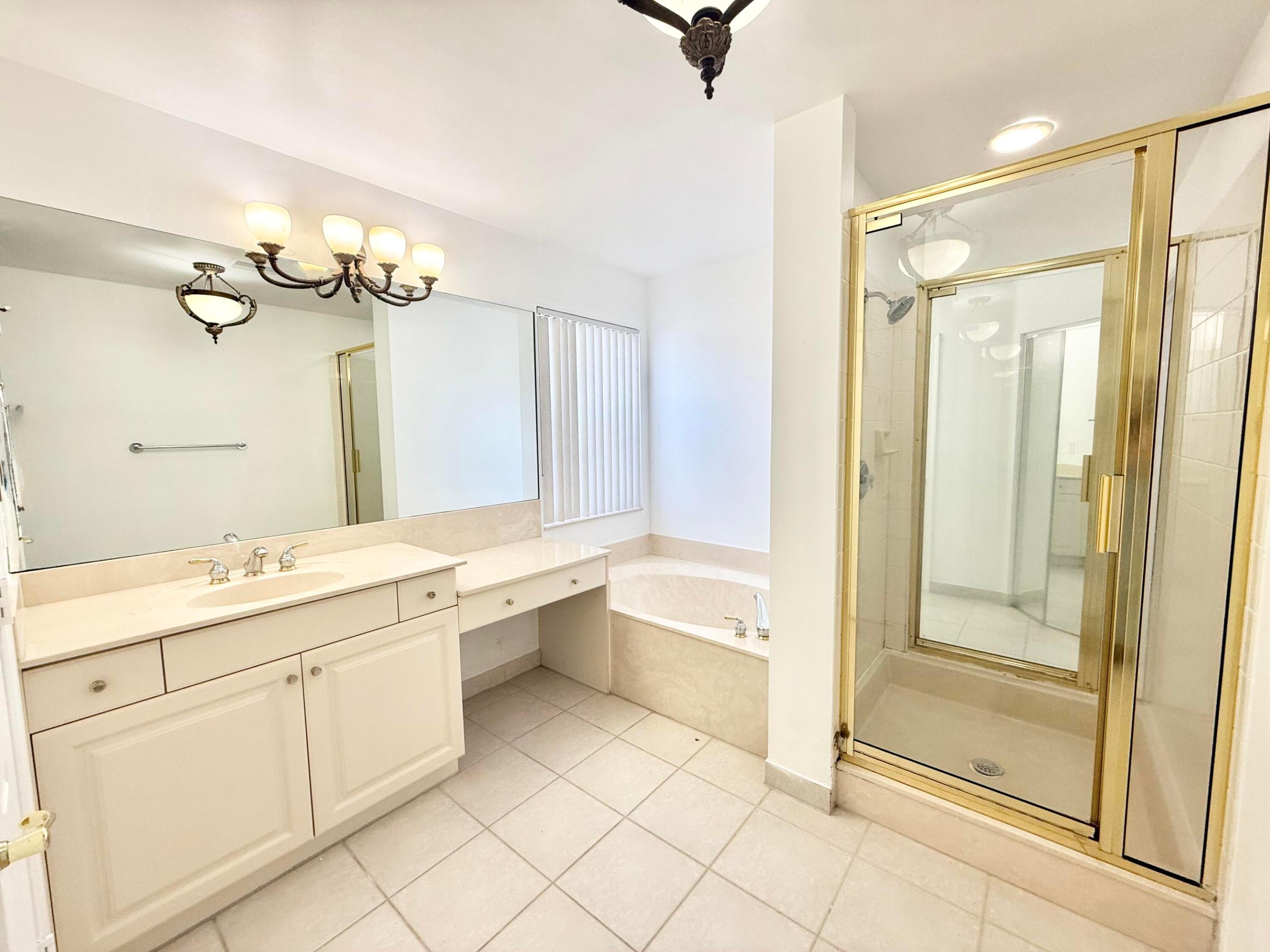 SATURNIA / CAPELLA 2 - Residential Lease