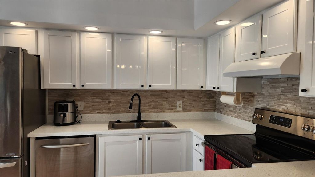 Photo of 570 N Tropic Lane #4, Vero Beach, FL 32960 (MLS # F10544324)