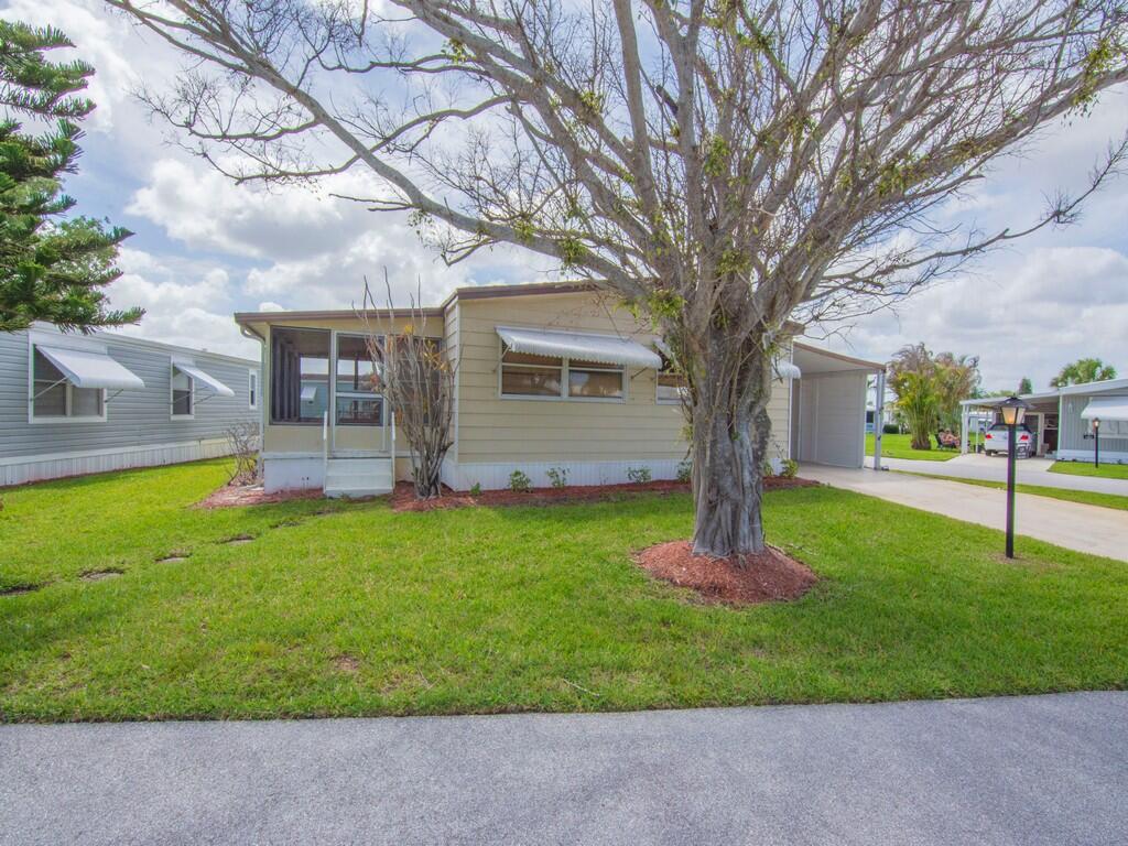 225 NE Forrest Court