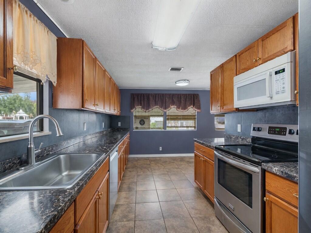 Pinelake Village - Residential