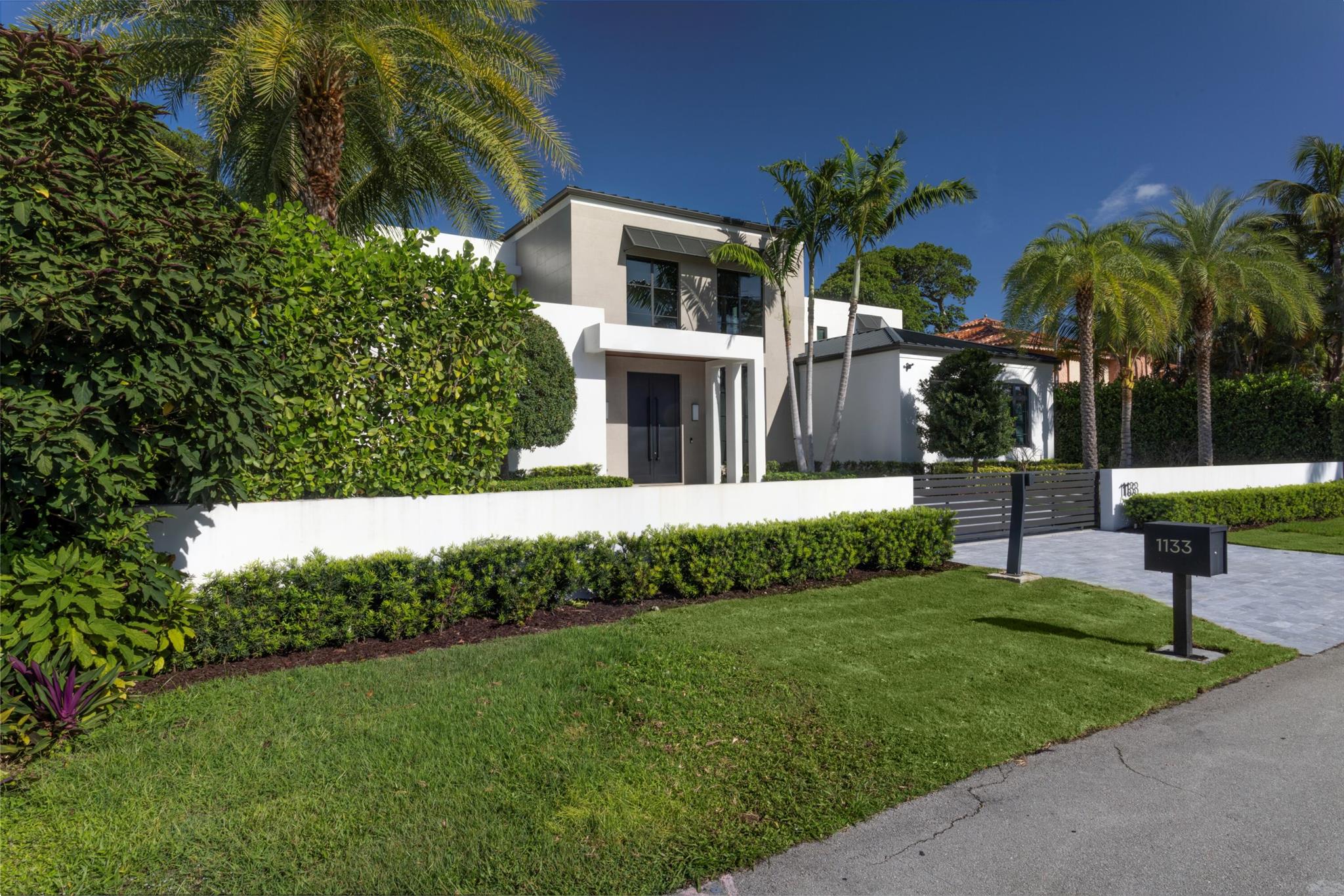 1133 Cocoanut Road