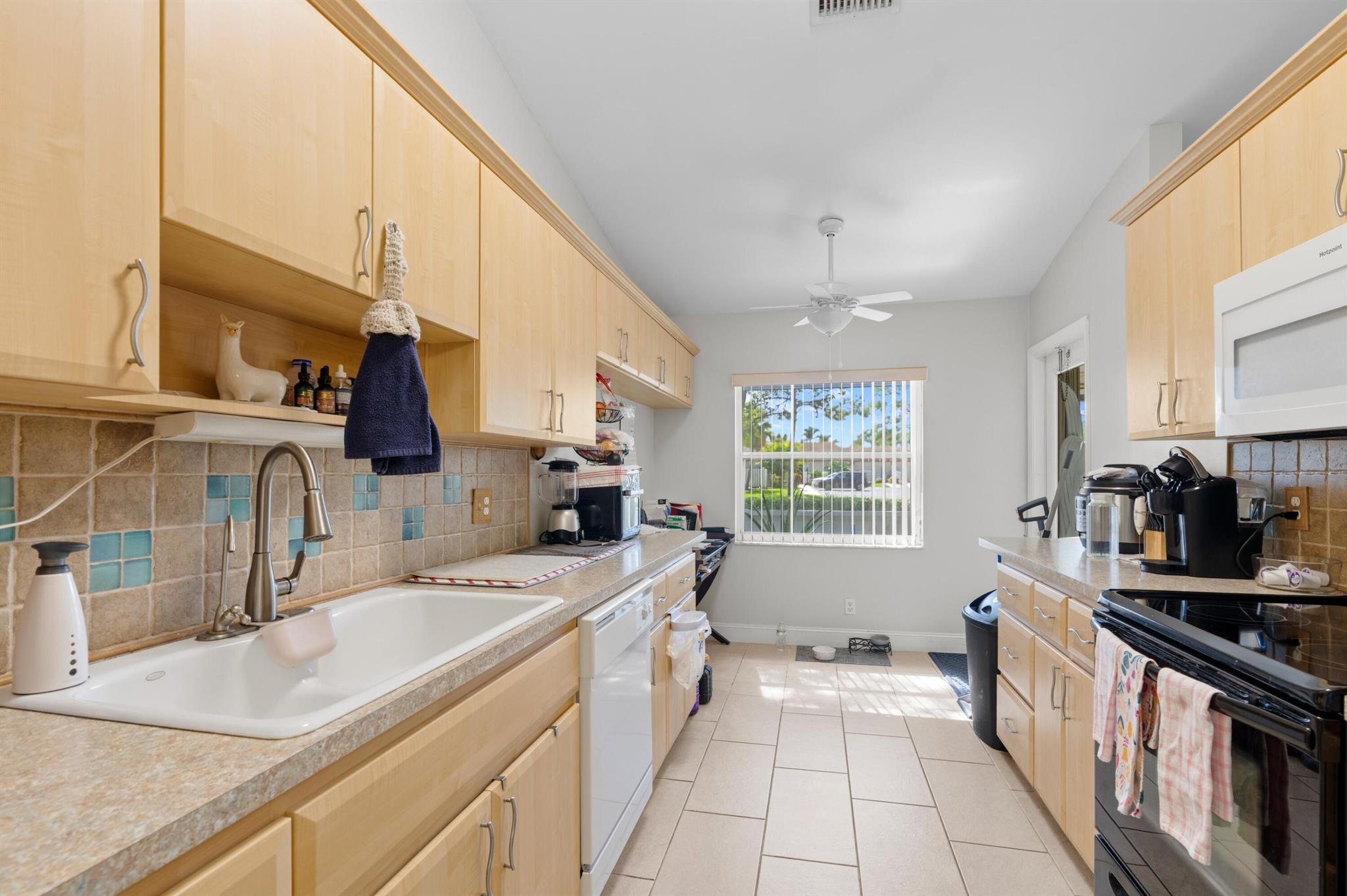 VILLAGES OF WOODLAKE 4 - Residential