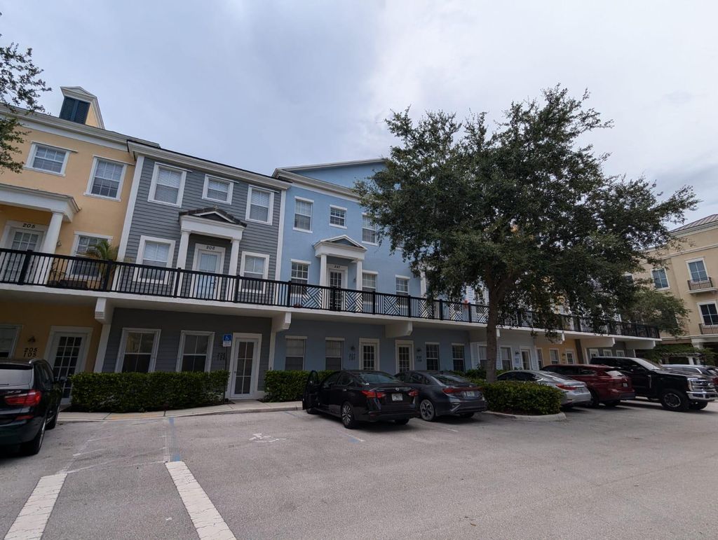 Photo of 221 Greenwich Circle #208, Jupiter, FL 33458 (MLS # R11008983)