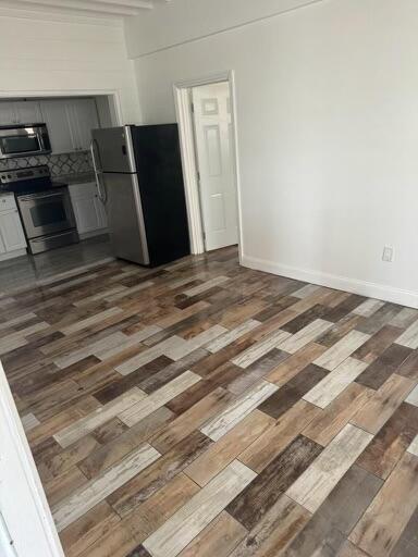 Beautiful 2/1 rent includes pest control, lawn maintenance, cable, internet, wiffi. Front view of ocean...LOCATION LOCATION LOCATION