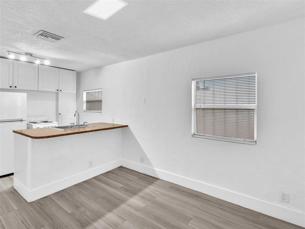 Scotts Park First Add 23- - Residential Lease