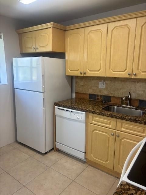 701 Gardens Dr 205 Pompano Beach FL 33069
