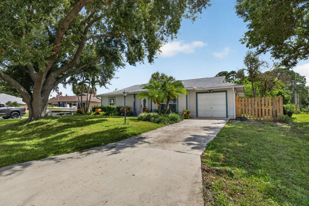 Photo of 872 SW NICHOLS Terrace, Port Saint Lucie, FL 34953 (MLS # B26080664)