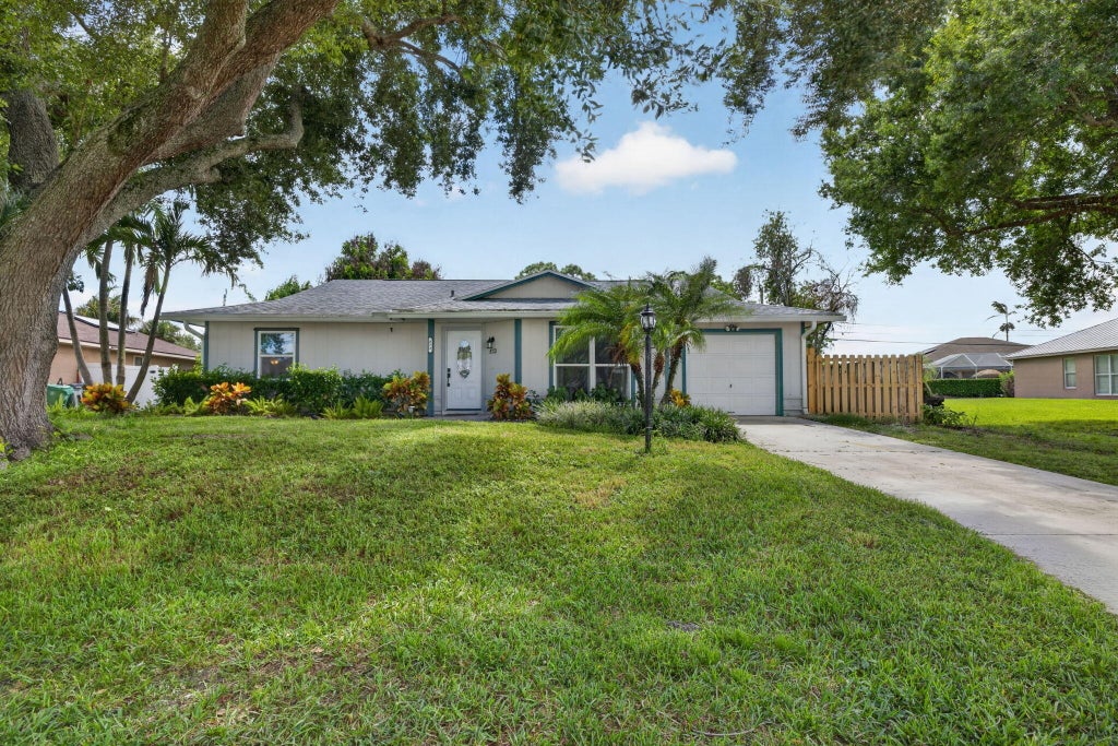 Photo of 872 SW NICHOLS Terrace, Port Saint Lucie, FL 34953 (MLS # B26080664)
