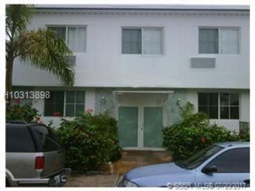 BEAUTIFUL 1BED/1BATH UPGRADED,WOOD FLOORS,NICE KITCHEN & BATHROOMS,LAUNDRY FACILITY IN BUILDING,GREAT LOCATION! CLOSE TO SHOPS, DINING AND ONE BLOCK FROM THE BEACH!!! Will be available JUNE 1ST 2020.