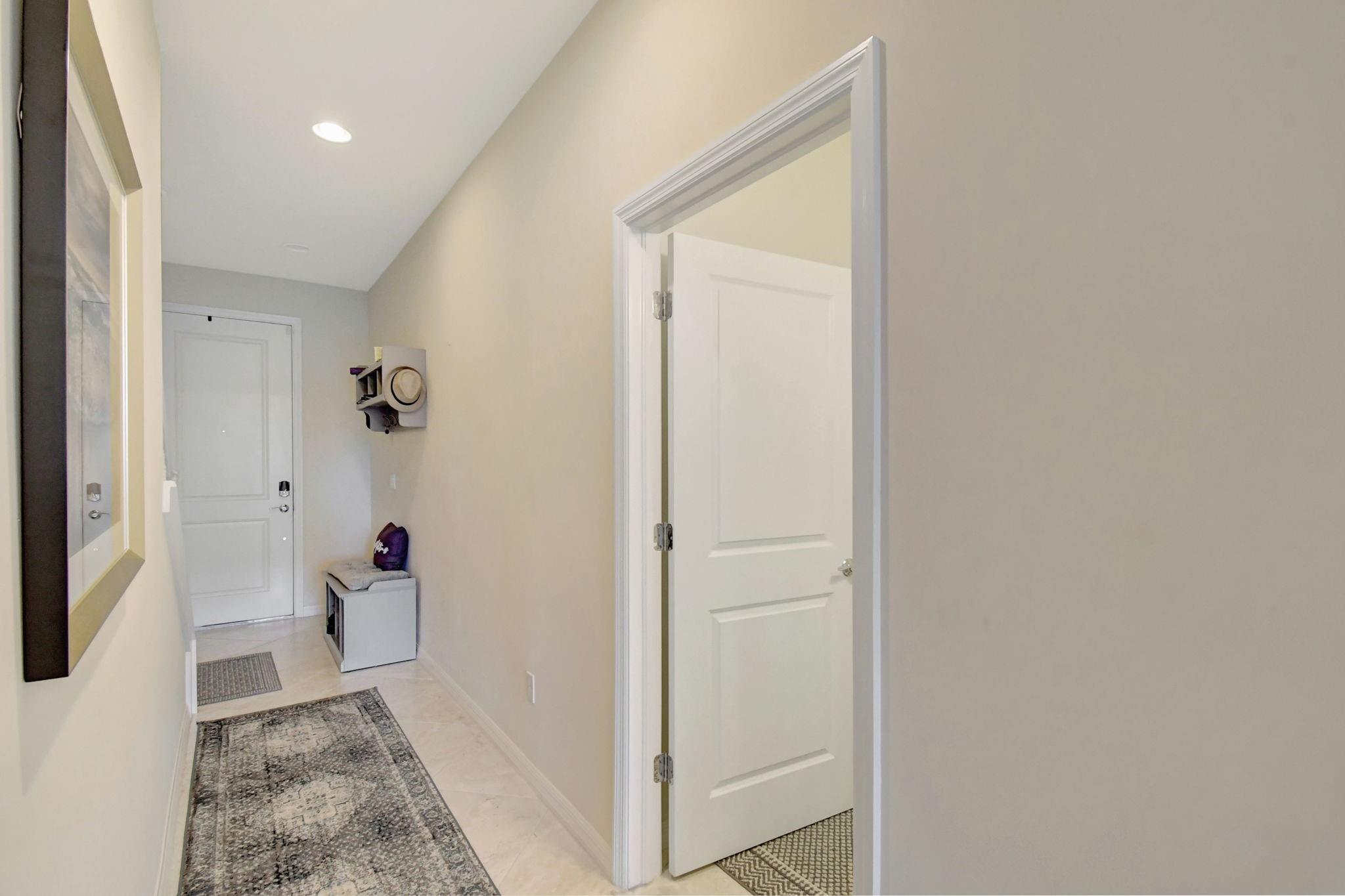 1105 Banyan Dr