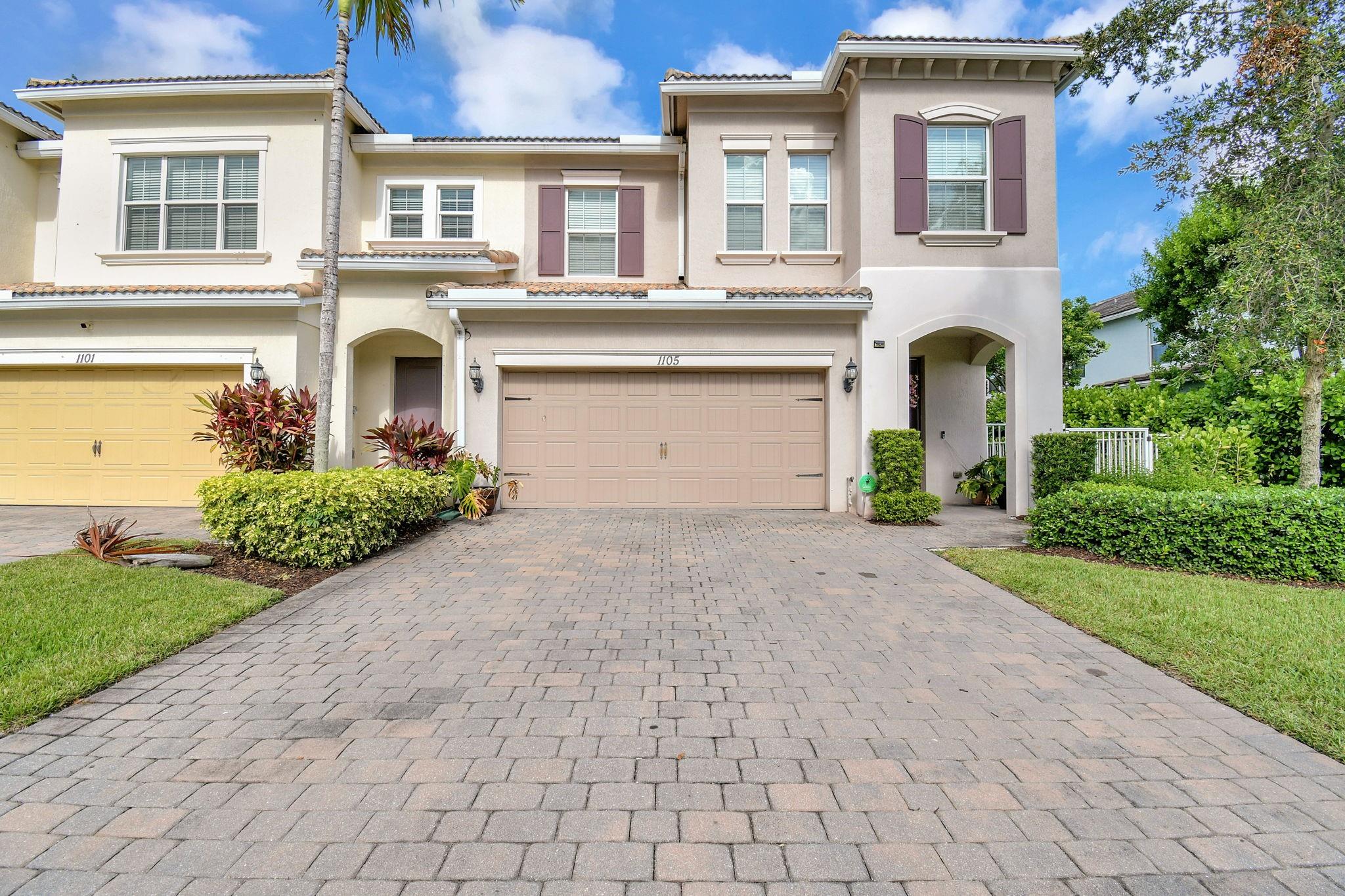 1105 Banyan Dr