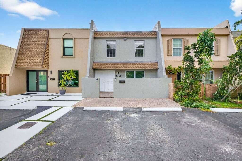 Photo of 7506 NW 75th Street, Tamarac, FL 33321 (MLS # B26008282)