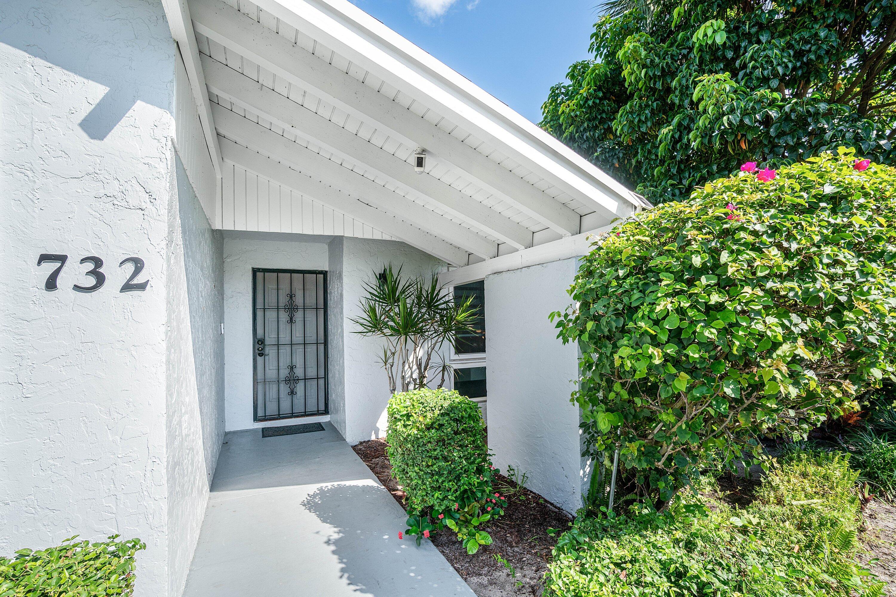 732 Lago Road