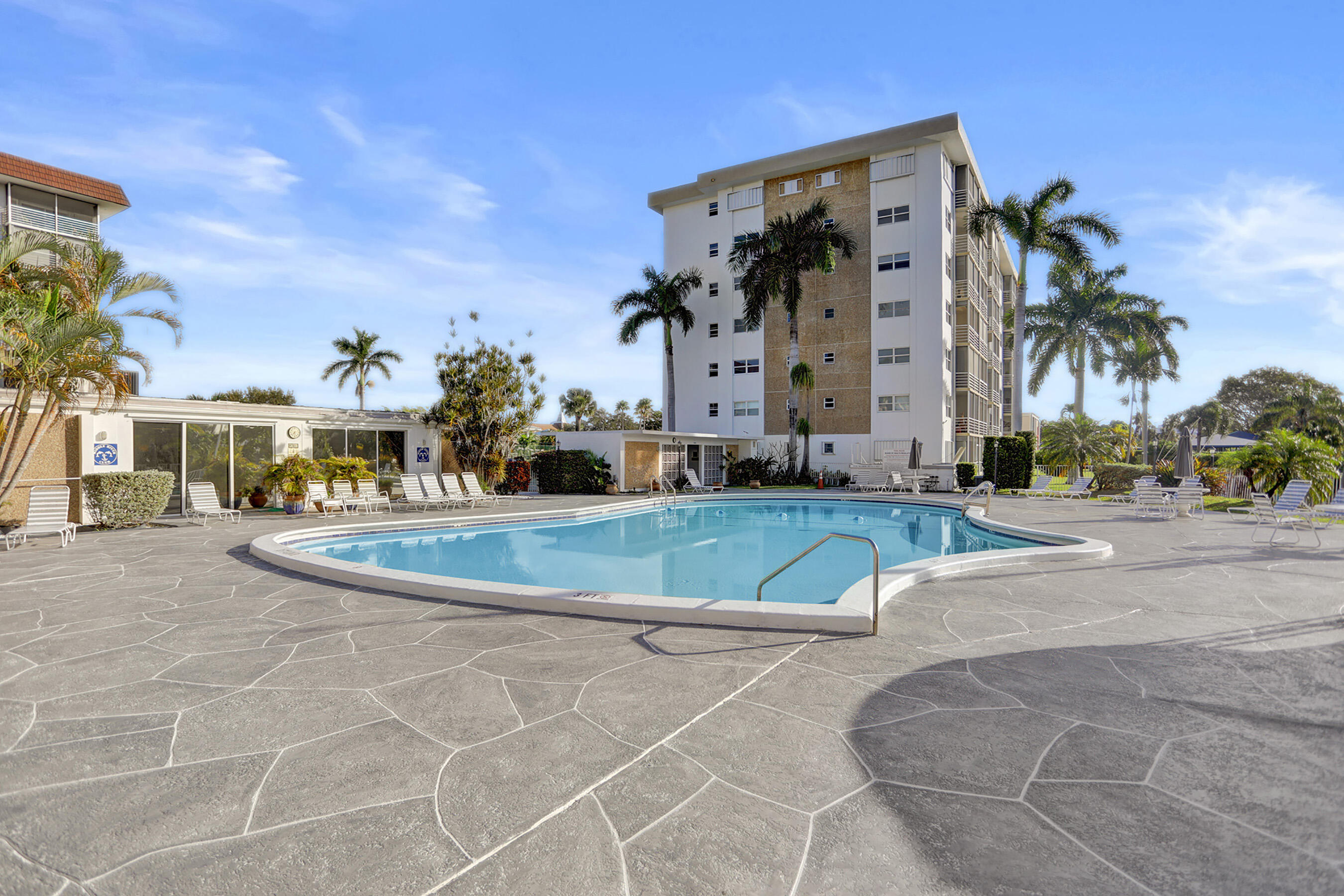 RIVER SHORES CONDO - Residential