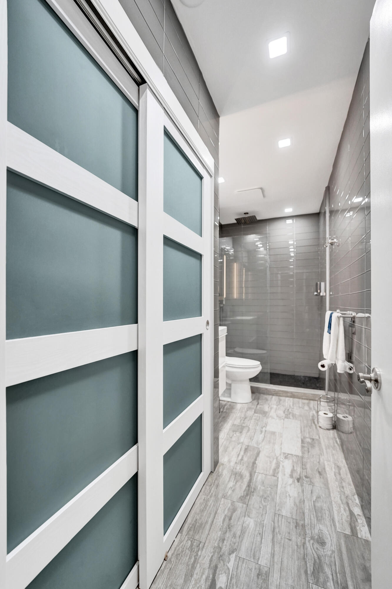 RIVER SHORES CONDO - Residential