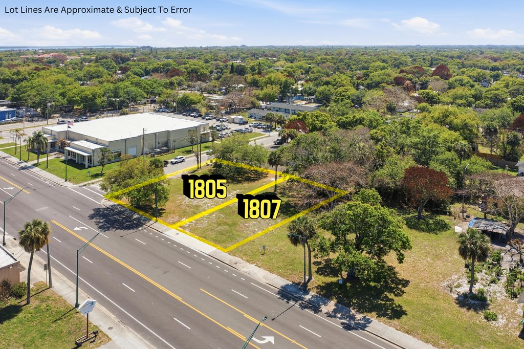 Photo of 1805 Orange Avenue, Fort Pierce, FL 34950 (MLS # B26009597)