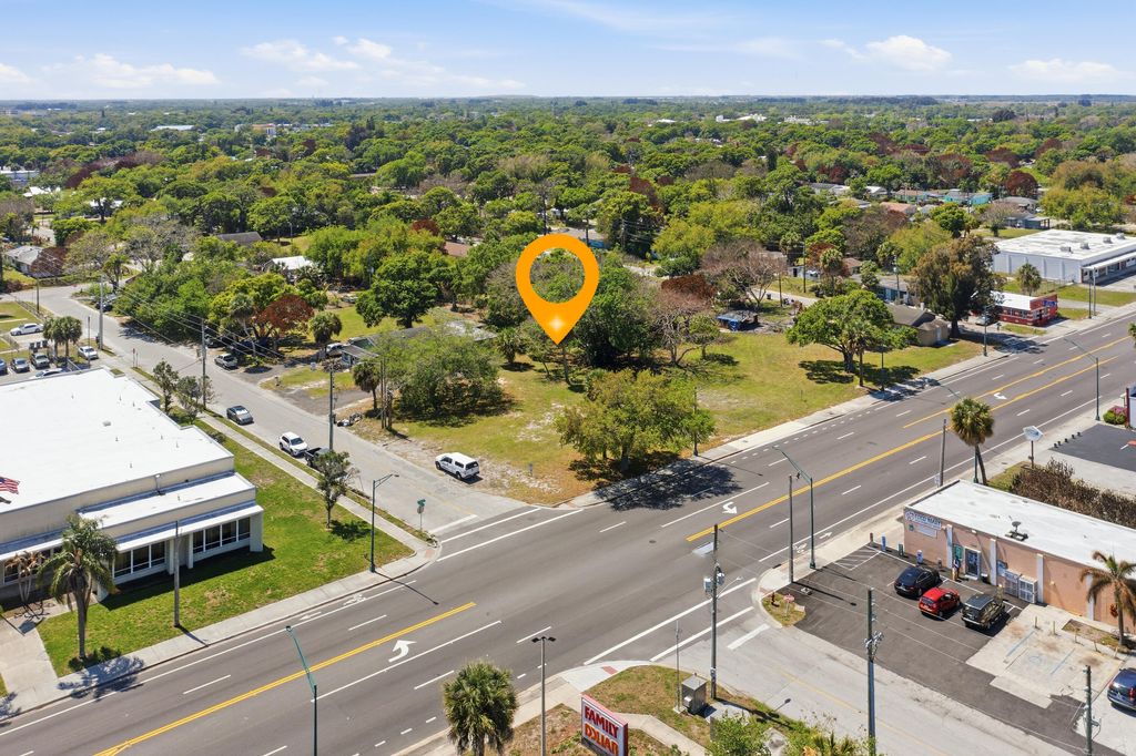 Photo of 1805 Orange Avenue, Fort Pierce, FL 34950 (MLS # B26009597)