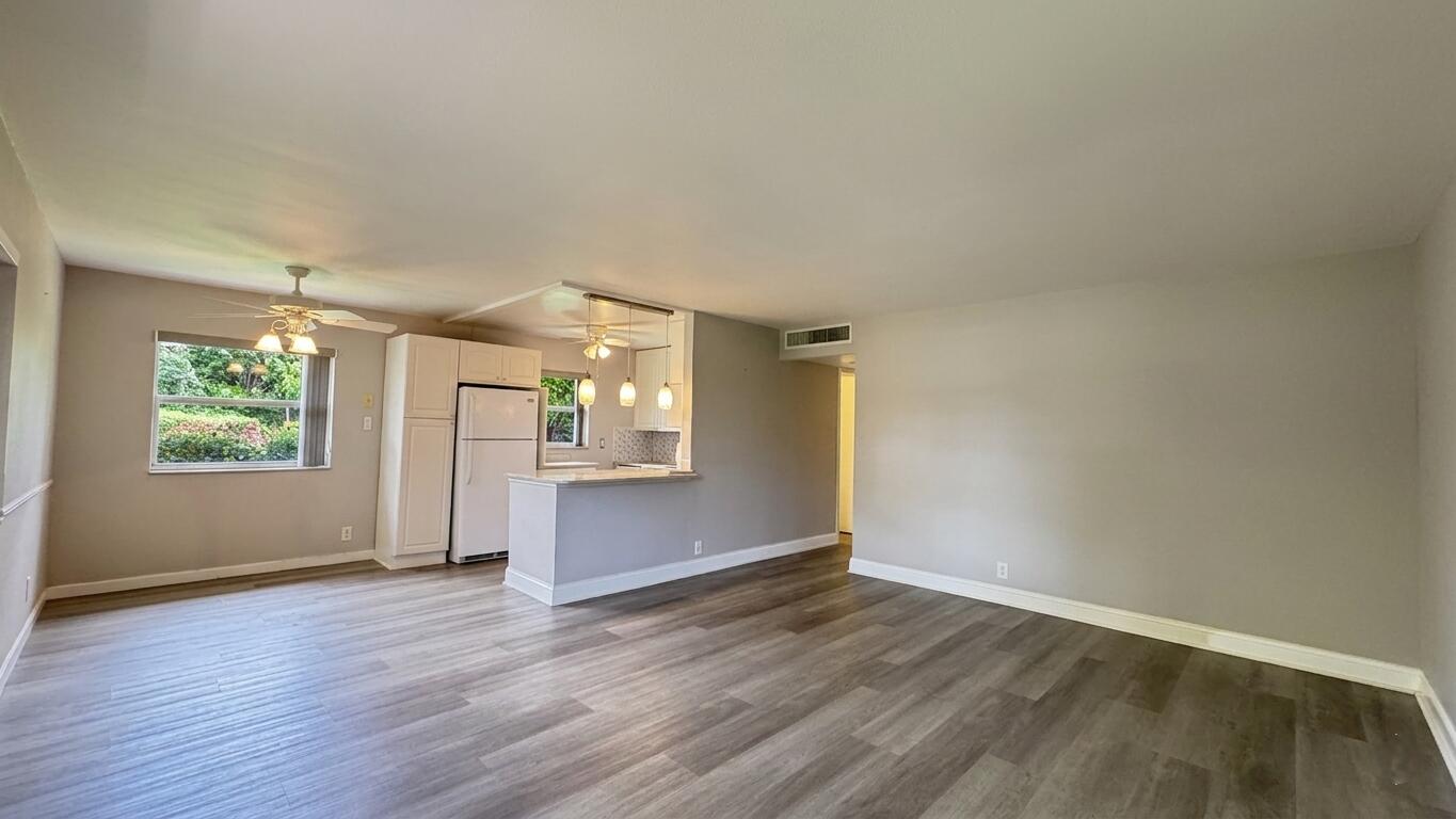 220 Seville J, Delray Beach, FL, 33446/$145,000 4 220 Seville J