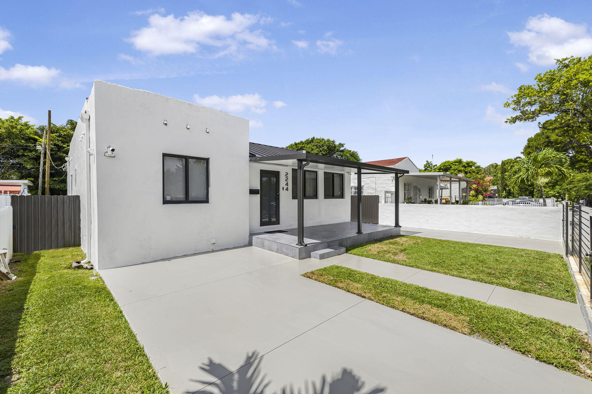 2244 SW 10TH Street
