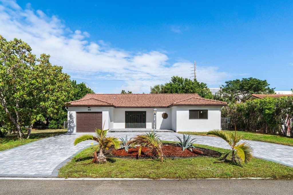 Photo of 899 NW 7th Street, Boca Raton, FL 33486 (MLS # R11046111)