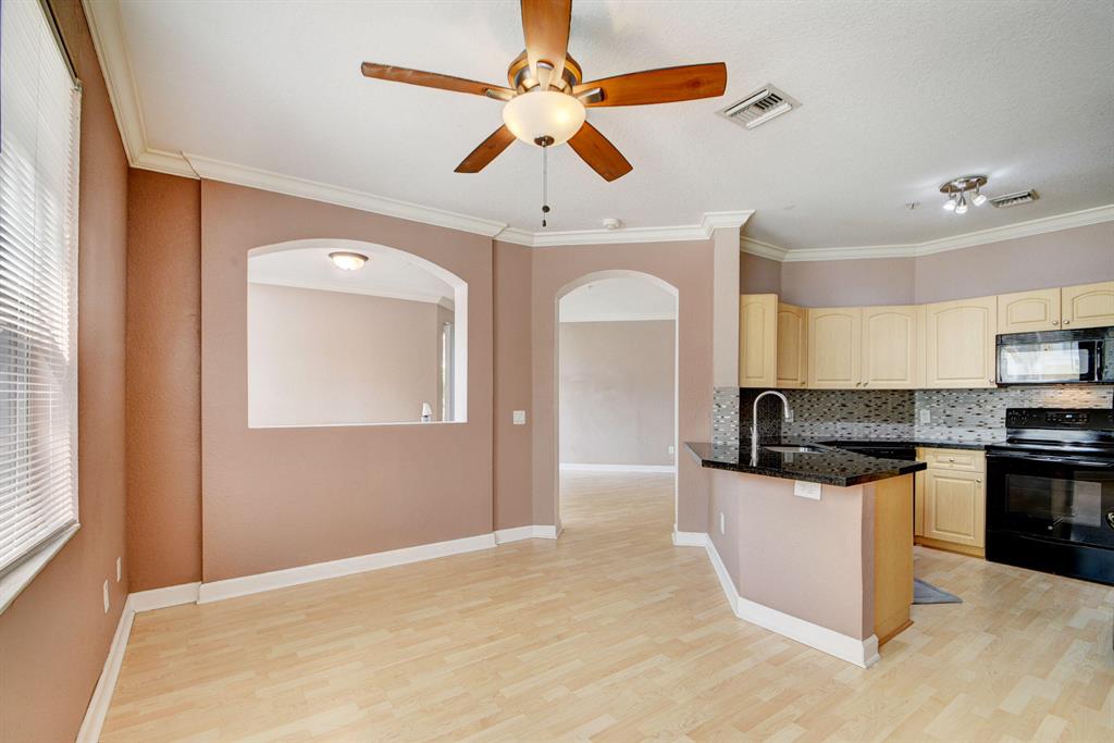 SPACIOUS AND WELL DESIGNED HOME IN THE HIGHLY SOUGHT AFTER SHOMA COMMUNITY. FEATURES 3 SIZEABLE ROOMS, 2 BATHROOMS AN ADDITIONAL POWDER ROOM FOR YOUR GUESTS. SPACE FOR ANY FURNITURE YOU MAY HAVE, WITH OPTIONS FOR CASUAL AND / OR FORMAL LIVING AREAS. THIS UNIT ALSO HAS A COVERED BALCONY WITH ACCESS FROM EITHER THE LIVING OR MASTER BEDROOM. SCHEDULE YOUR PRIVATE, PERSONAL SHOWING RIGHT AWAY, THIS ONE WILL NOT LAST!