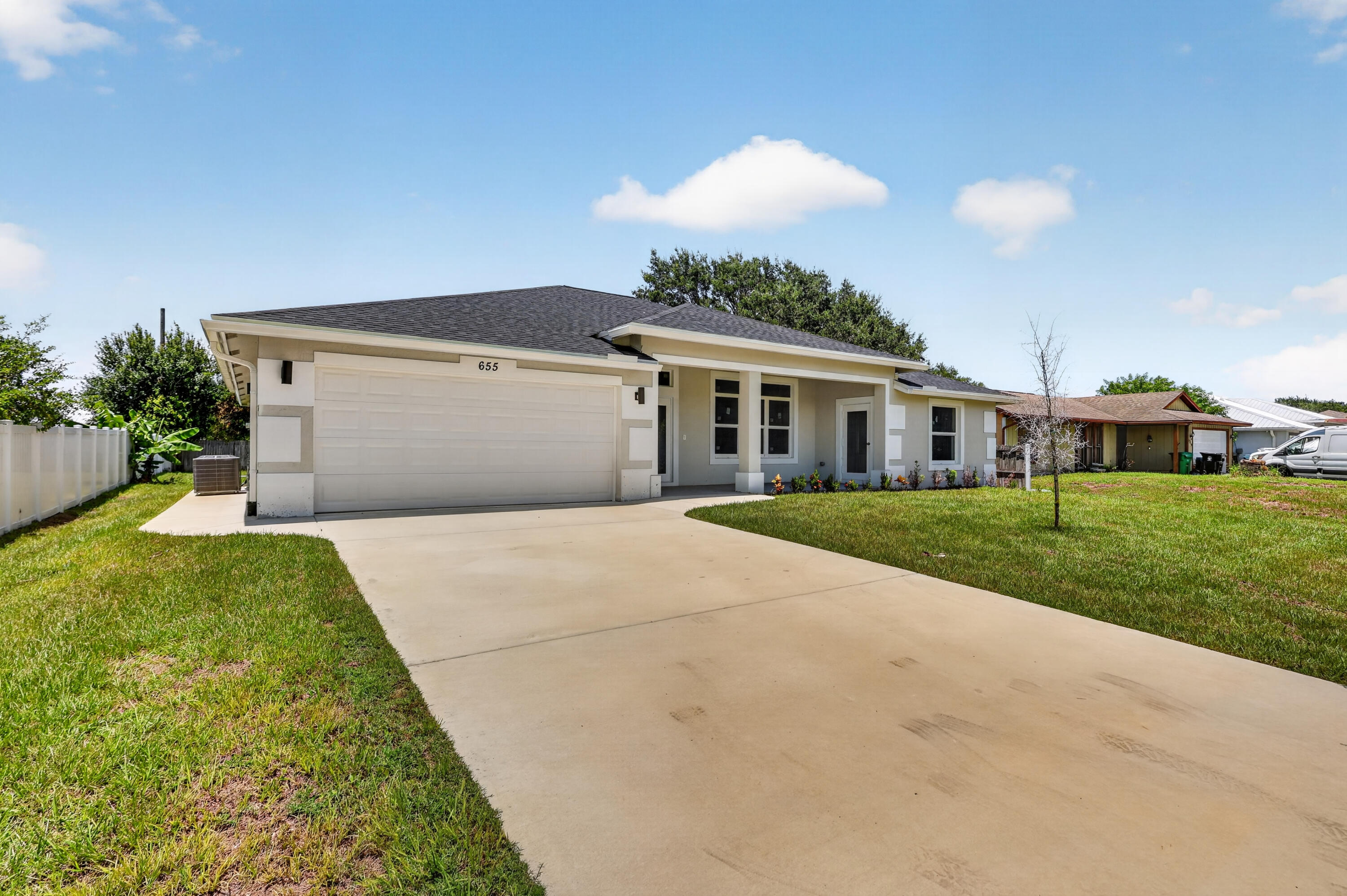 655 SW Seagull Terrace