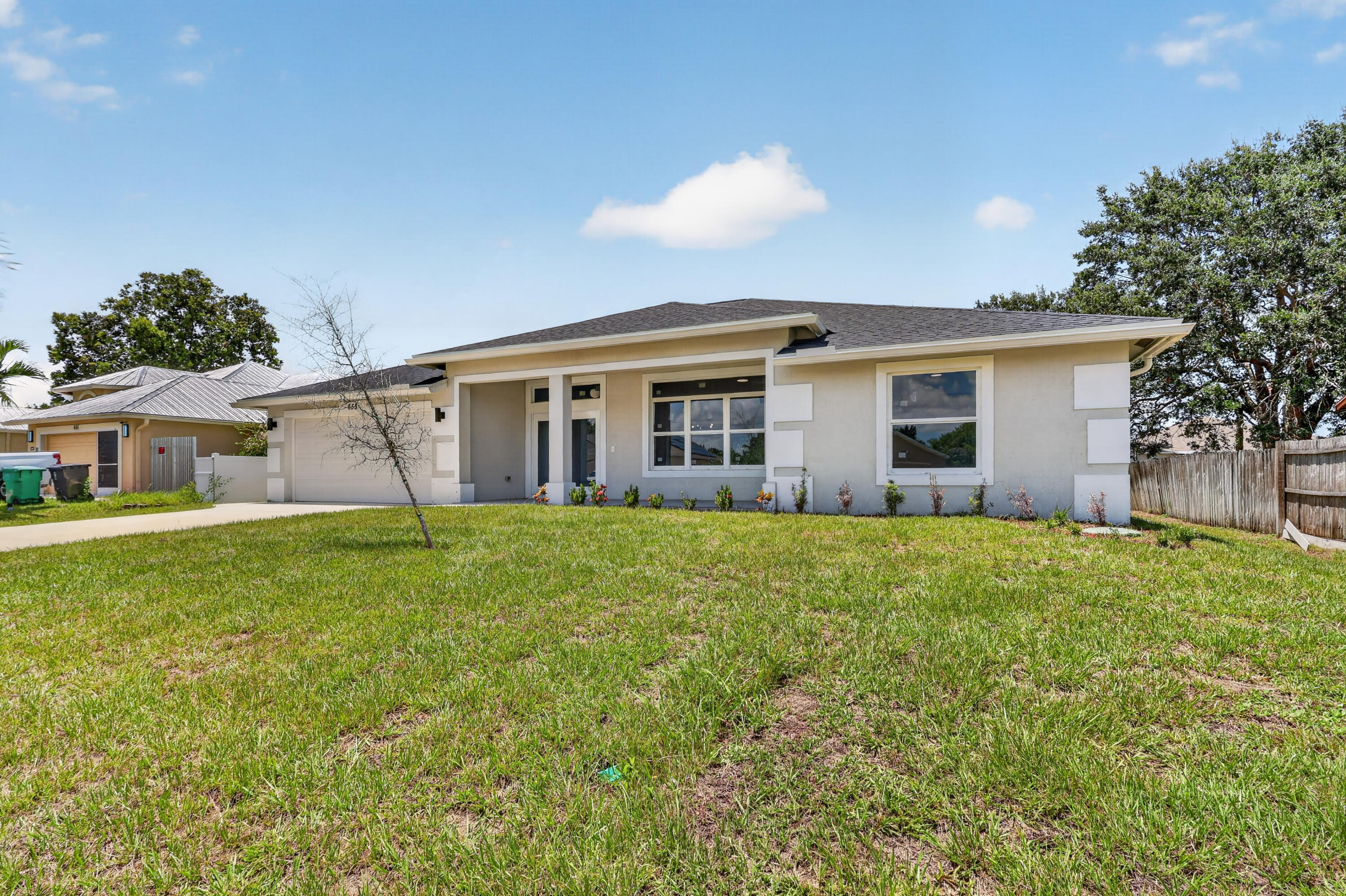 655 SW Seagull Terrace