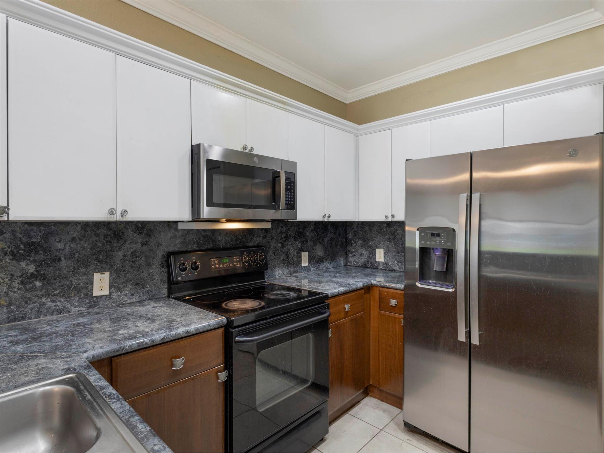 SHOMA VILLAS III AT ROYAL - Residential