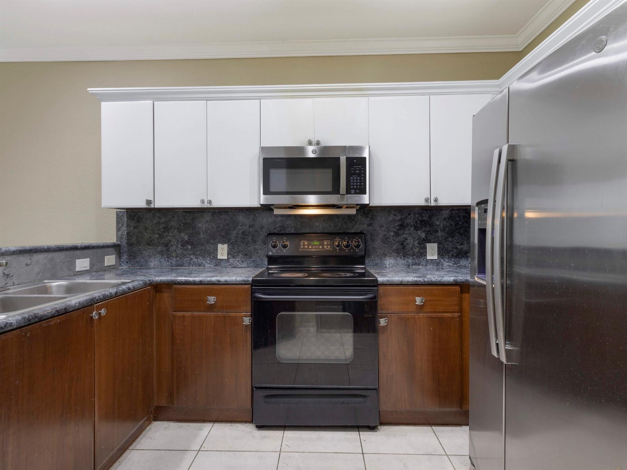 SHOMA VILLAS III AT ROYAL - Residential