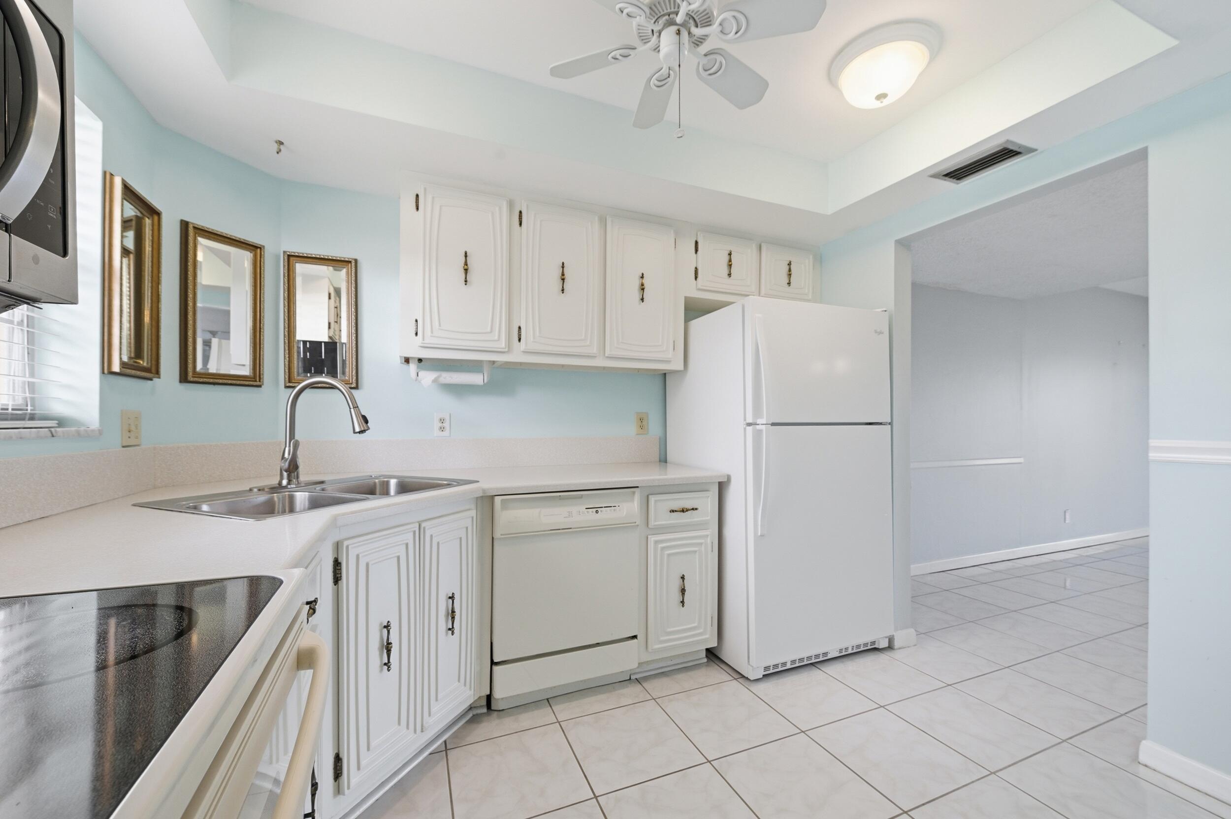 THE LITTLE CLUB CONDO - Residential