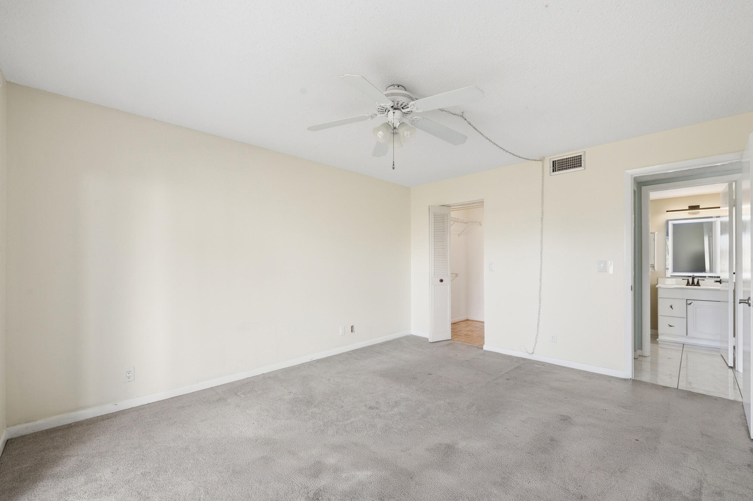 THE LITTLE CLUB CONDO - Residential