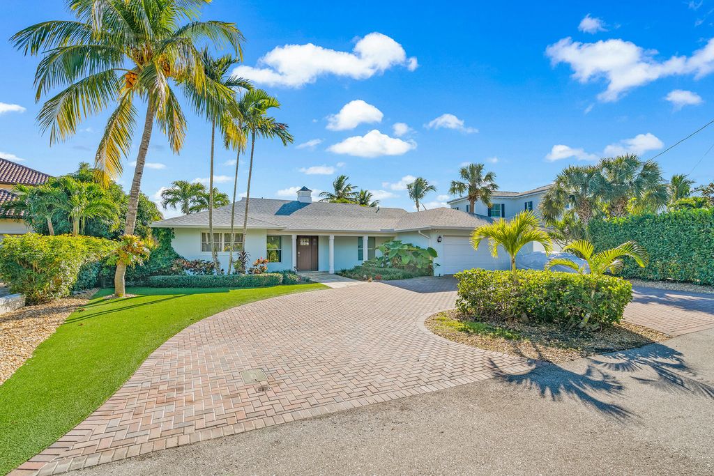 Photo of 9195 SE Cove Point Street, Jupiter, FL 33469 (MLS # R11053384)