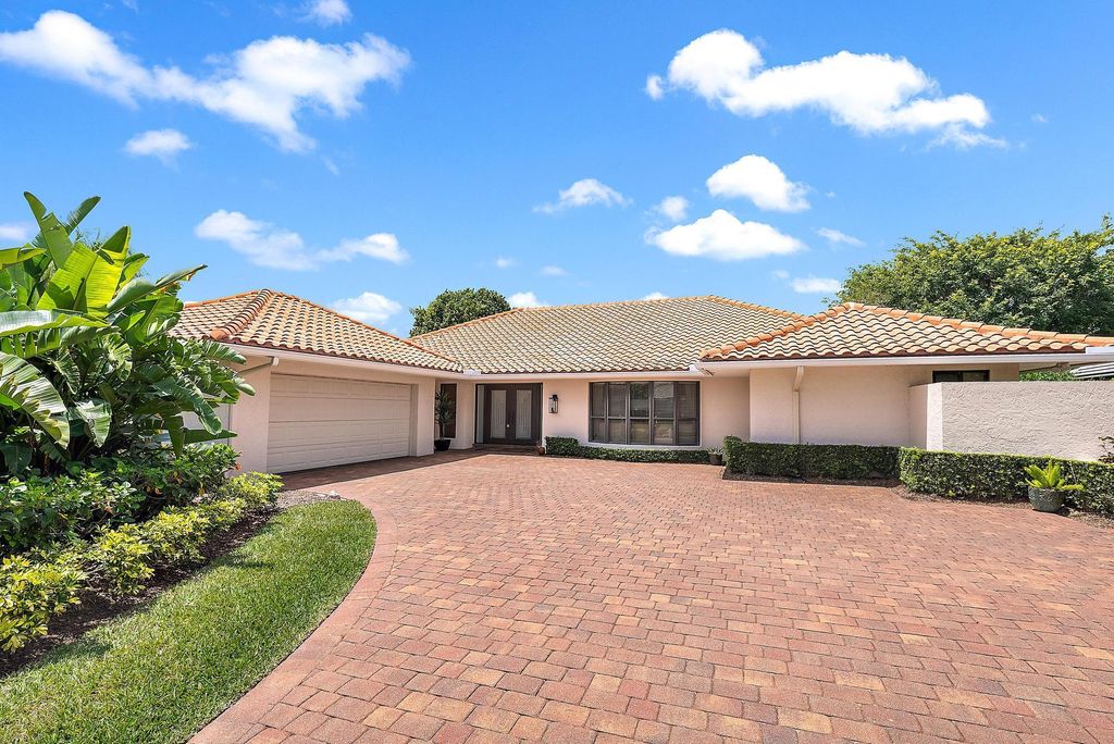 Photo of 16 Thurston Drive, Palm Beach Gardens, FL 33418 (MLS # R11094701)