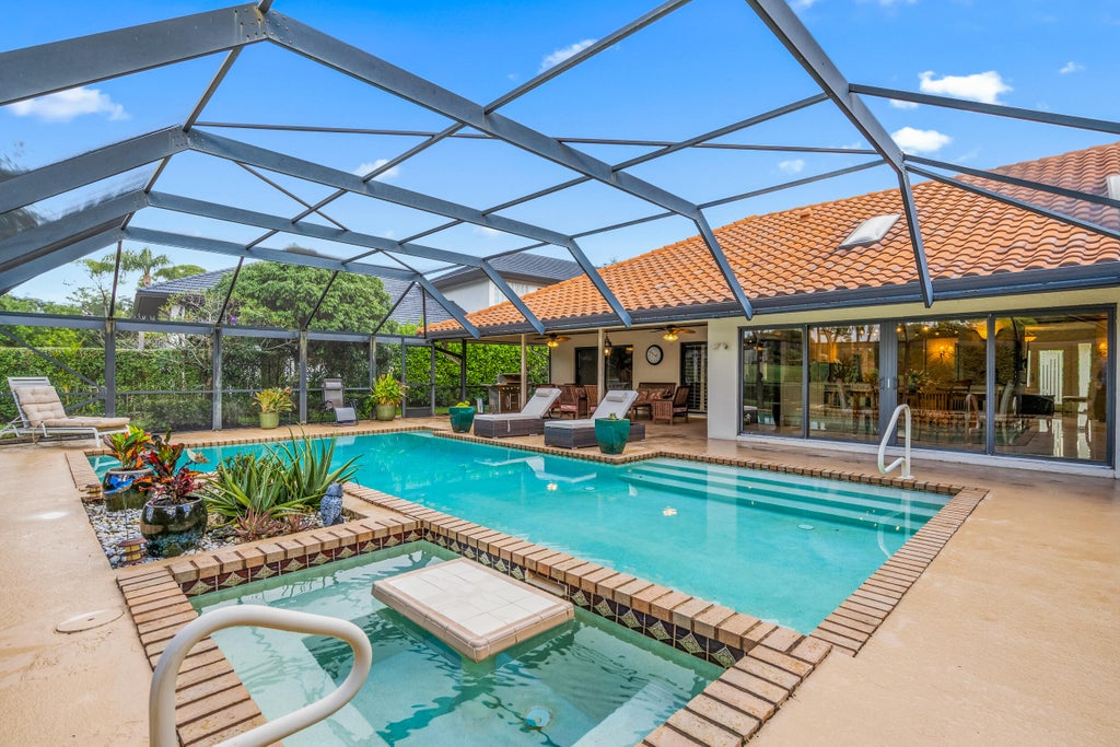 Photo of 16 Thurston Drive, Palm Beach Gardens, FL 33418 (MLS # R11094701)
