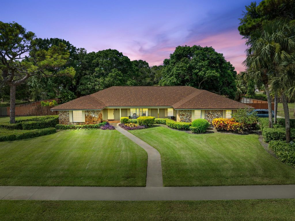 Photo of 1021 Grandview Boulevard, Fort Pierce, FL 34982 (MLS # R11009050)