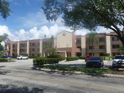 10657 W Clairmont Cir 306 Tamarac FL 33321
